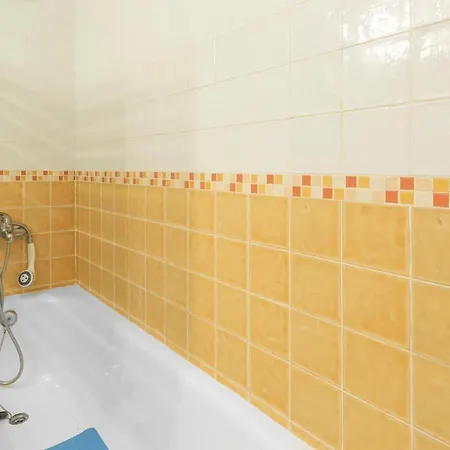 Awesome Apartment In Torremolinos With Outdoor Swimming Pool, Wifi And 1 Bedrooms Διαμέρισμα Τορρεμολίνος